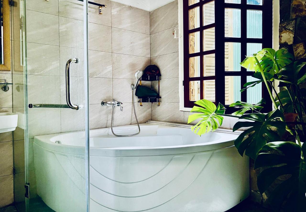 The First Ba Trieu Ha Noi Bed & Breakfast Hanoi Exterior foto